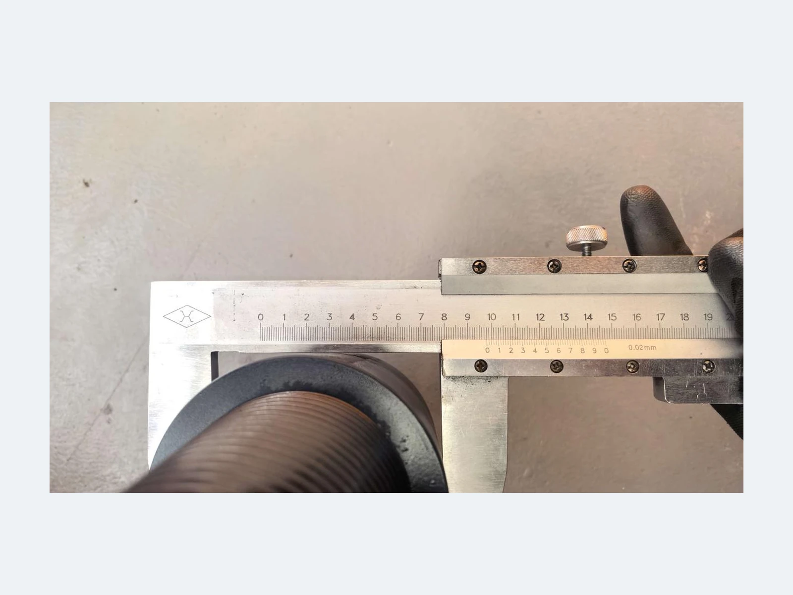 Thread diameter inspection for a DRILLNOVA HDD threaded accessory